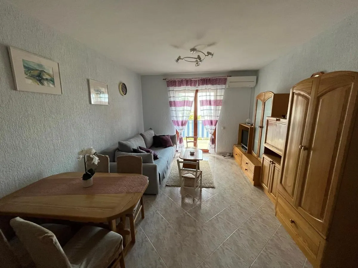 Ciro Apartment With Free Parking Croatia